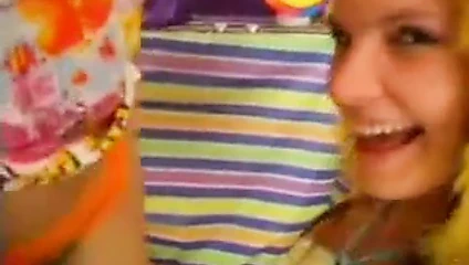 On sekiz lezbiyen kız