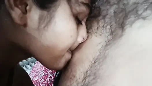 Sevimli Hintli kız ıslak oral oyun ve dil boşalması