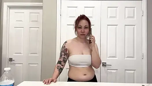Giantess seni kahvede yutuyor