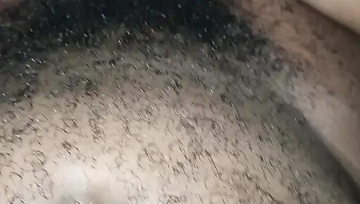 Ev bakıcısı amcığını gerdiriyor