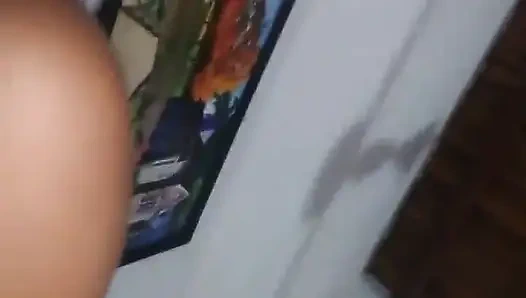 Büyük doğal memeli 18 yaşındaki kız sert sikişmeyi seviyor