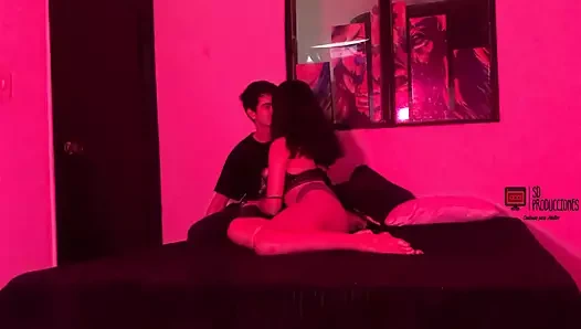 Üvey erkek kardeşimin ona büyük bir sürpriz yaşatmasını bekliyorum - bölüm 1 - İspanyolca porno