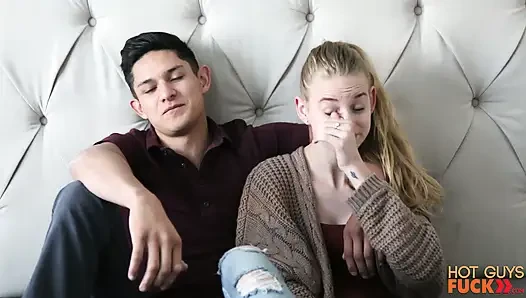 Uzun zamandır arkadaşlar Davis Black ve Sarah Sunday sonunda