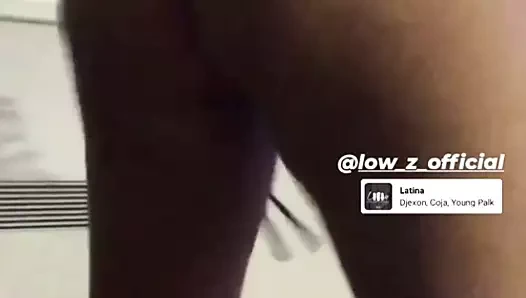 Büyük götlü seksi kız twerk yapıyor