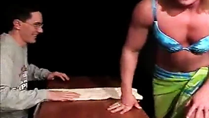 Kh bilek güreşi hottie