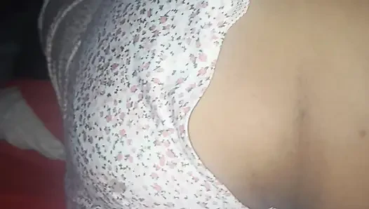 Üvey anne kıllısını görebilmem için bacaklarını açıyor