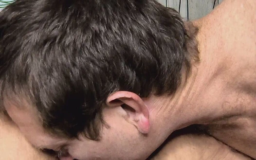 Yeni oyuncakla anneye mastürbasyon yaparken yüzüne fışkırtarak boşalıyor