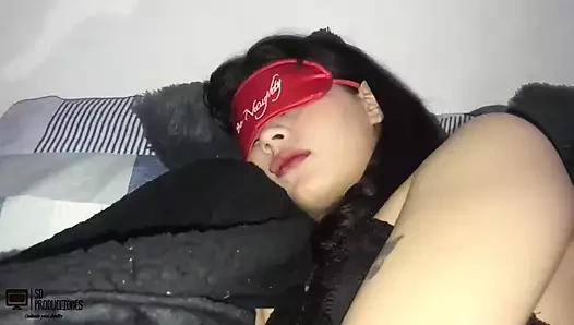 Üvey kız kardeşimin onu iyi sikmek için uzanması gerçeğinden faydalanıyorum - bölüm 1 - İspanyolca porno