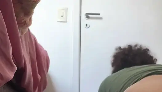 Tombul ıslak üvey anne