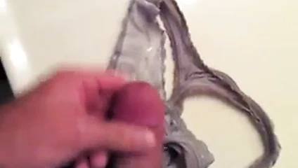 Odalı külot boşalması