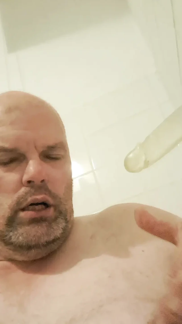Küvette dildo emmek