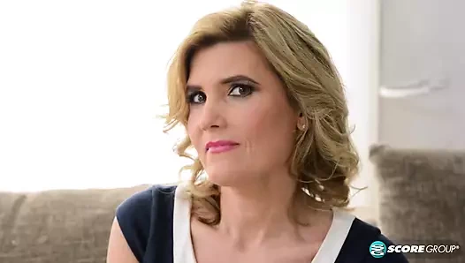 Kocası izlerken Alby götten sikiliyor