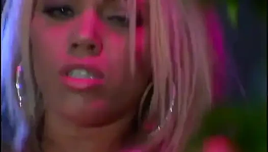 Jenaveve en Lonnie spelen met zichzelf en likken elkaars poesje