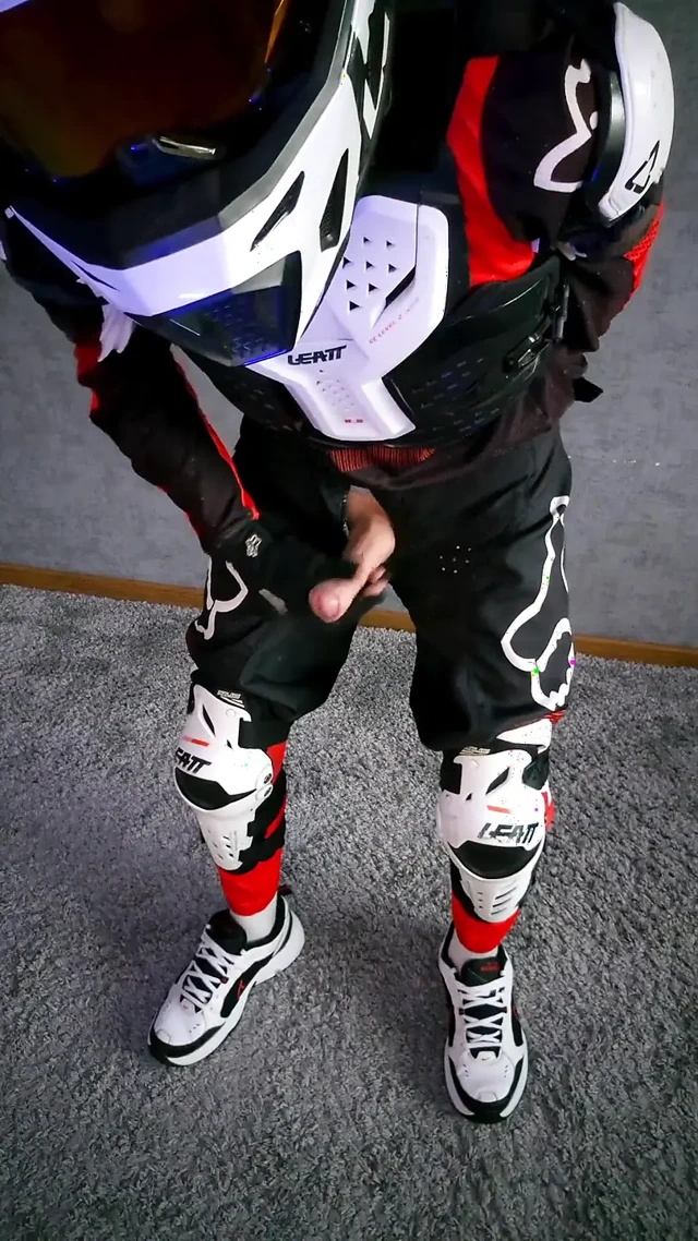 Yeni nike spor ayakkabılar ve en sevdiğim motocross ekipmanları beni çok sert yaptı