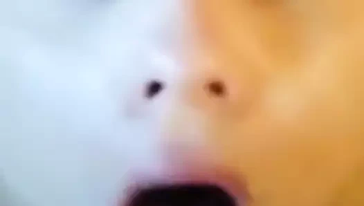 Bana arkadaş için büyük bir cumshot verildi