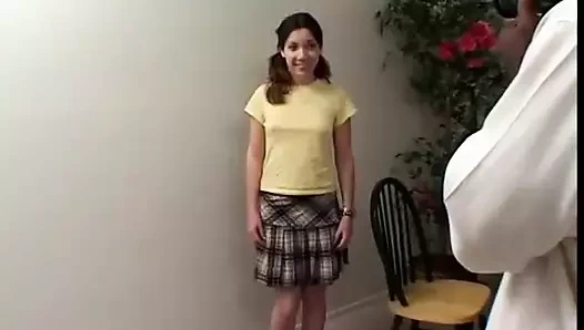 Ateşli esmer kadın masada amını siktiriyor