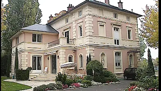 Büyük Memeli Sarışın Kız Çığlık Atana Kadar Yatak Odasında Sikişiyor