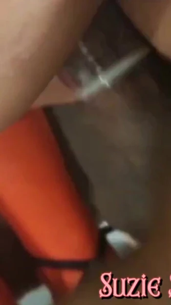 Захватывающий момент из "Доводя черного мужика с ума с сексуальным красным нижнем белье, он засунул его еще жестче в мою задницу с таким большим теплом"