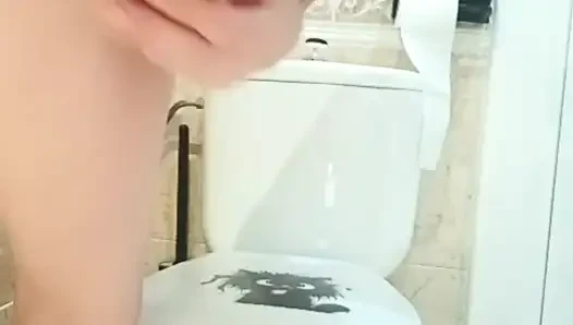 Orta yaşlı seksi kadın beyaz götlü lezbiyen süper azgın amcığını genişçe açmak için r alıyor ve boşalana kadar sikiyor