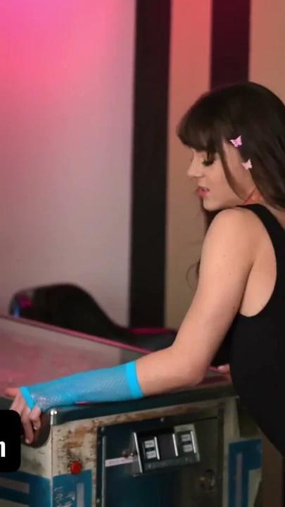 Exxxtra Small - Minik Tatlı Megan Marx Tanıştığı Yabancının Büyük Sikini Oynadı ve Sikildi | Bölüm 1