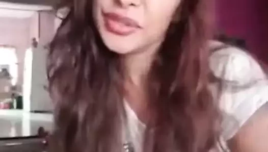 Seksi kız selfie yapıyor 4.mp40
