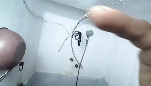 Hintli gerçek üvey anne kocası işteyken kızarmak istiyor