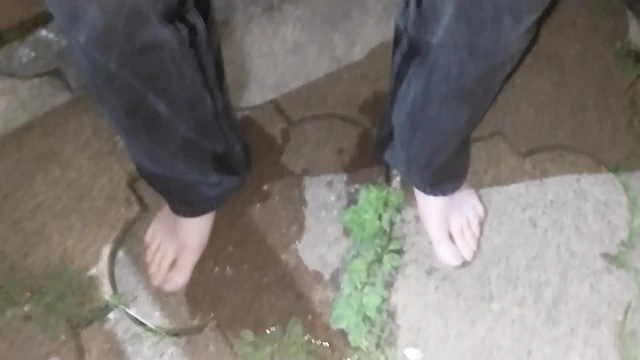 Wet jeans i cant hold my pee whithout touching my dick