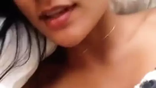 Hintli telekız, ateşli video