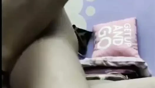 Azgın Malezyalı sürtük boşalıyor