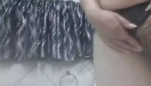 Cumslut işiyor süre parmak onu KEDİ