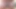 Dinç esmer seksi altın giysiler giyer ve onları çıkarmaya hazırlanır