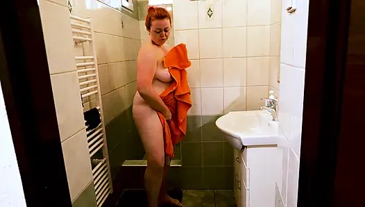 Duşta Çıplak Nicole Bunny