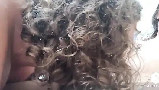 Sürtük karım bir kadın avcısıyla oynuyor ve harika bir saksoda yarağımı emmeye direnmedi