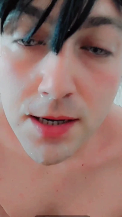 "İki boşalma kendi ağzına boşalmadan muhteşem bir an Arka arkaya iki kez oldu... Ne kadar hızlı olduğuna inanamayacaksınız!"