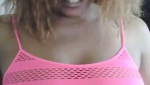 Masum zenci kadın beyaz yarağı emiyor