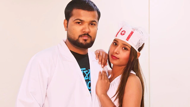 Hintli desi doktor ve güzel hemşire sert seks videosu amcığı sikiyor Hintçe ses