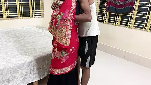 Teyzemi çırılçıplak soyunup götünü sikmeye başladım