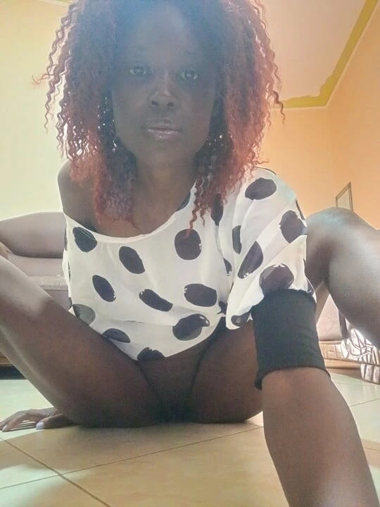 Biglips38 kendini tatmin ediyor ve tadını çıkarıyor