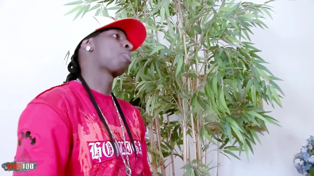 Süper büyük götlü seksi zenci nyomi amına boşalarak sikiliyor