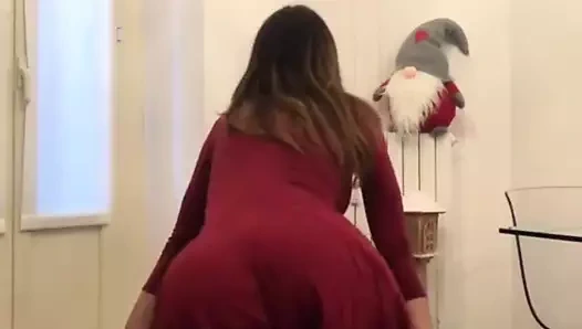 Valentina fradegrada bir sürtük gibi twerk yapıyor