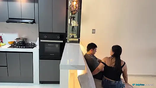 Utangaç Üvey Kardeşe Yardım Ediyorum.... Planlandığı Gibi Gitmedi!