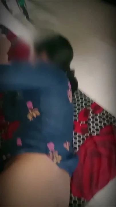 Ateşli Hintli evli kadın mavi takım elbiseli şalvarla sikiliyor | Klip 1