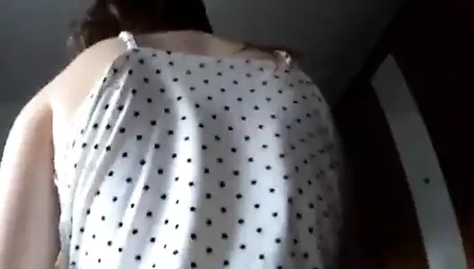 İsveçli tatlı kız çılgınca sakso çekiyor