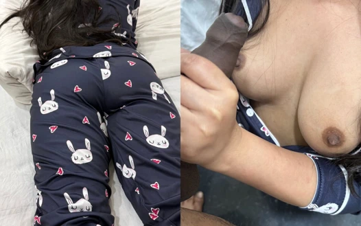 Üvey erkek kardeş üvey annesi yokken üvey kız kardeşiyle seks yapıyor