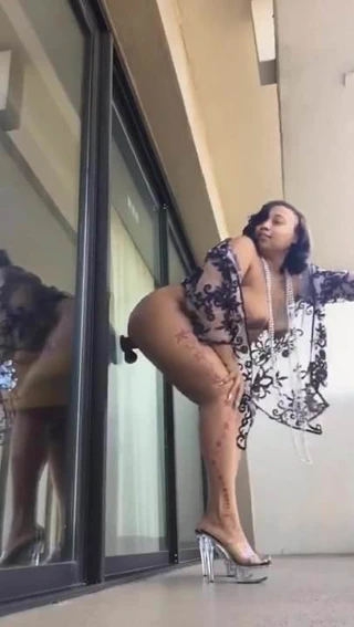 cam üzerinde lanet yapay penis penis