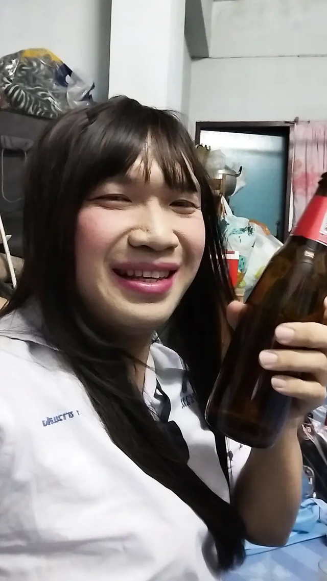 Öğrenci ladyboy ve erkeği