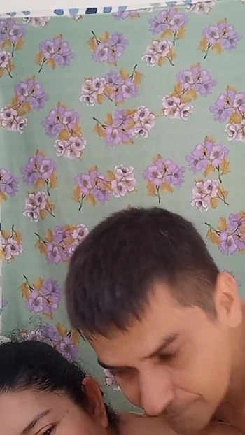 Сногсшибательный момент от "Зрелая белая грудастая сосет богато"