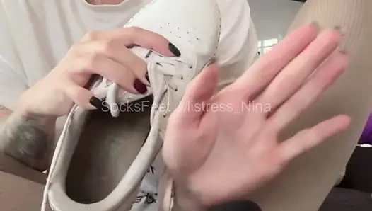 Ayaklarıma bir bak. Tüm gereken bu...