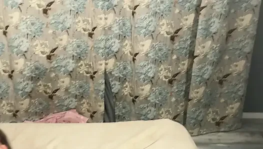 Genç üvey kız kardeşle ilk seks