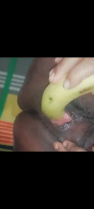 Teyze muz ve kocasının muzla oynuyor